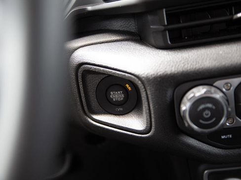 Used 2024 Jeep Wrangler Unlimited AWD/4WD image 12