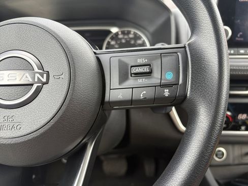Used 2023 Nissan Rogue SV image 16