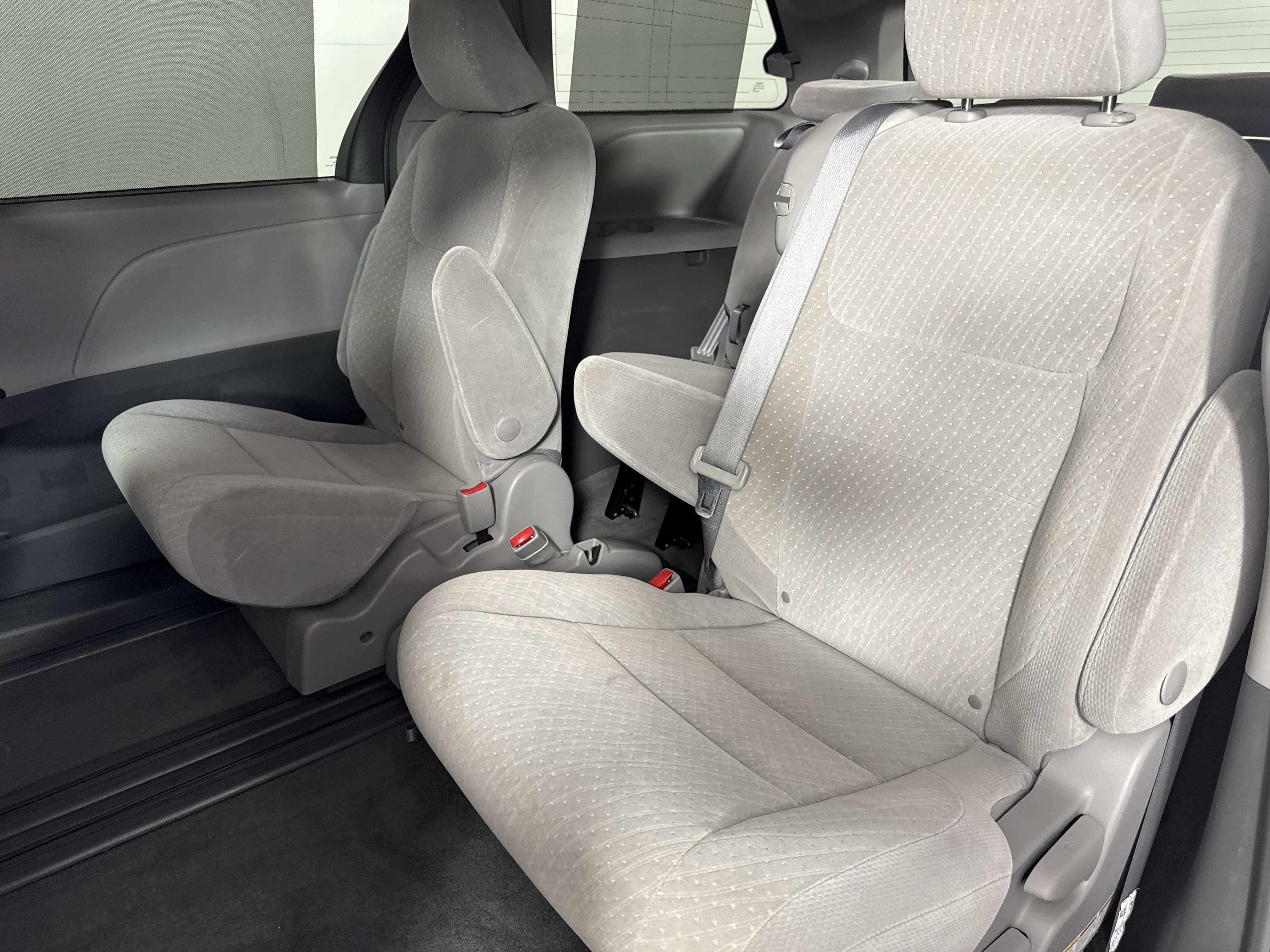 Used 2018 Toyota Sienna LE FWD image 16
