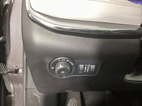 Used 2022 Jeep Compass Limited image 19