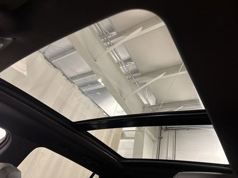 Used 2023 Cadillac XT6 Premium Luxury image 33