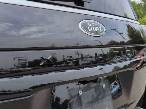 Used 2024 Ford Expedition Limited AWD/4WD image 13