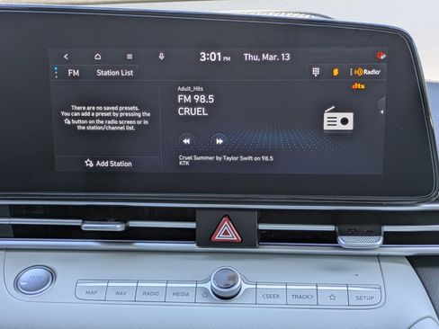 Certified 2025 Hyundai Elantra Limited image 17