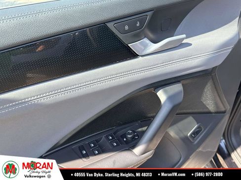 Used 2025 Volkswagen Tiguan SE w/ Panoramic Sunroof Package AWD/4WD image 18