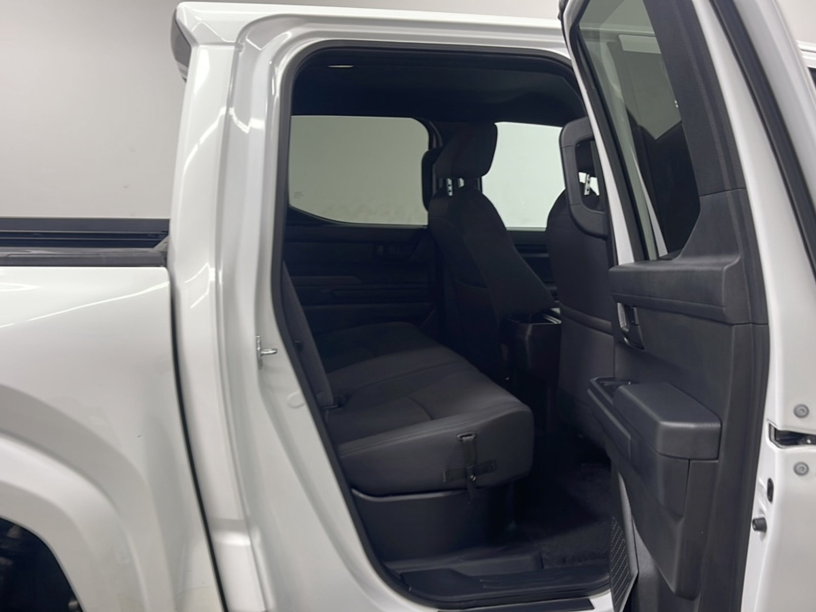 Used 2025 Toyota Tacoma SR5 AWD/4WD image 19