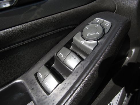 Used 2023 Chevrolet Traverse LT AWD/4WD image 23