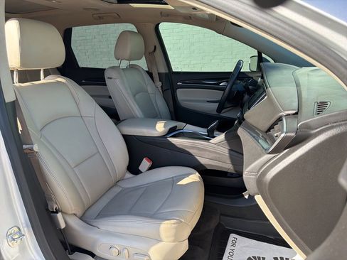 Used 2020 Buick Enclave Essence w/ Sport Touring Edition image 12