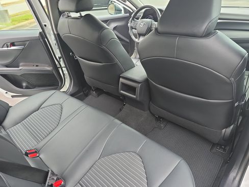 Used 2021 Toyota Camry SE image 11