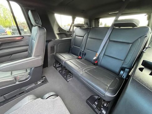 Used 2025 GMC Yukon XL Elevation AWD/4WD image 19