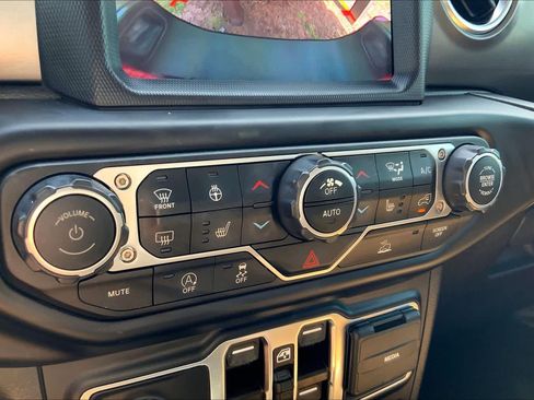 Used 2023 Jeep Gladiator Rubicon w/ Cold Weather Group AWD/4WD image 35