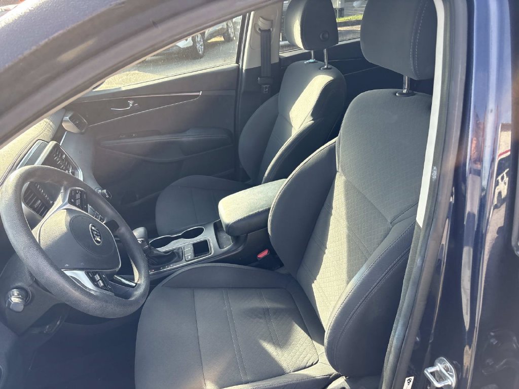 Used 2019 Kia Sorento FWD image 12