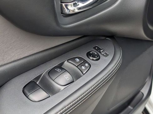 Used 2023 Nissan Murano SV w/ SV Midnight Edition Package image 15