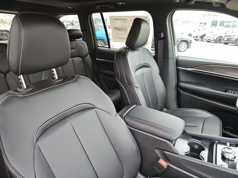 New 2026 Jeep Grand Cherokee Limited w/ Limited Altitude Package AWD/4WD image 12