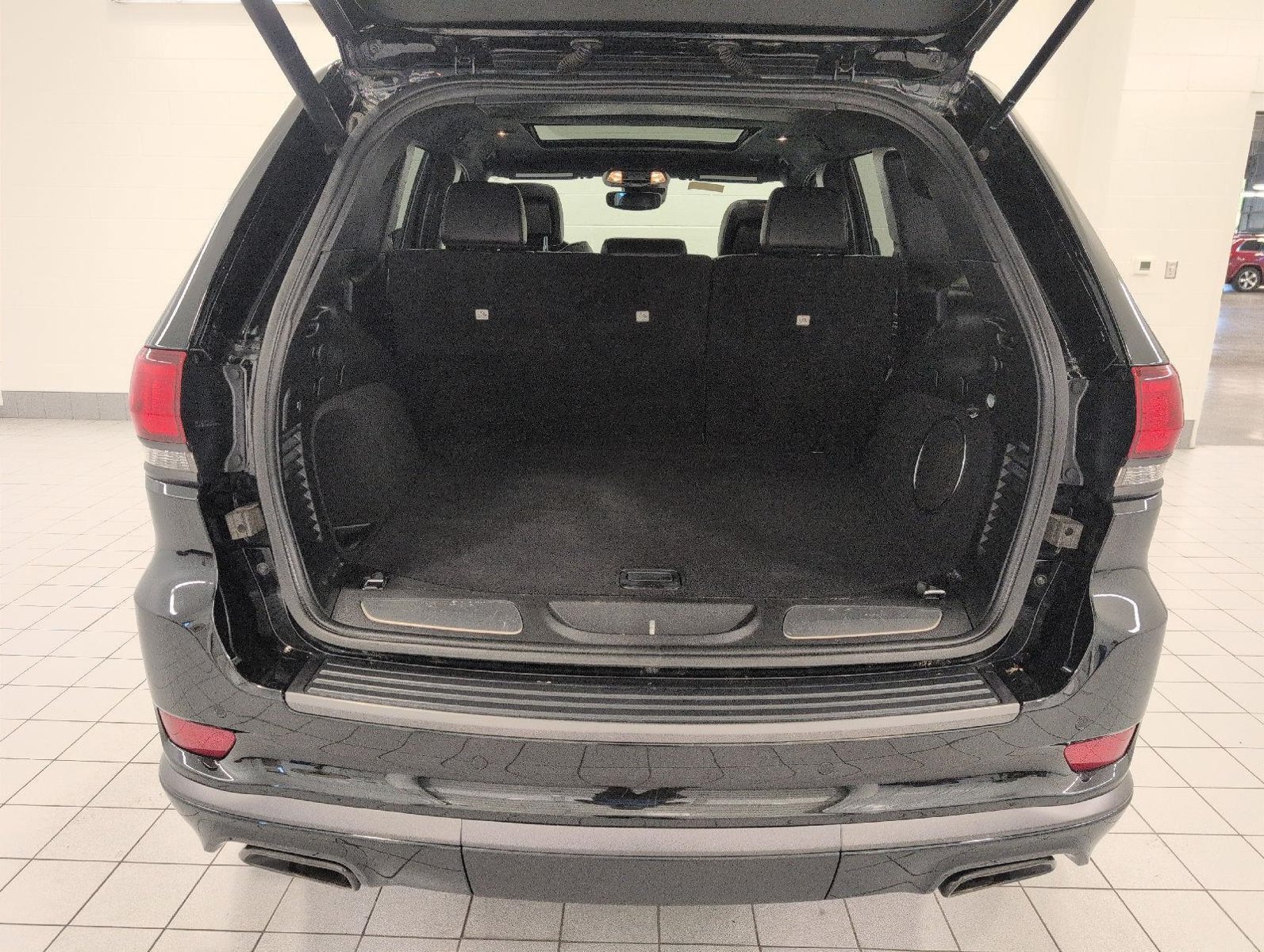 Used 2021 Jeep Grand Cherokee Overland AWD/4WD image 16