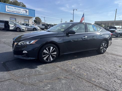 Used 2022 Nissan Altima 2.5 SL AWD/4WD image 2