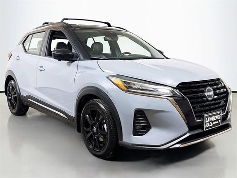 Used 2023 Nissan Kicks SR w/ SR Premium Package image 3