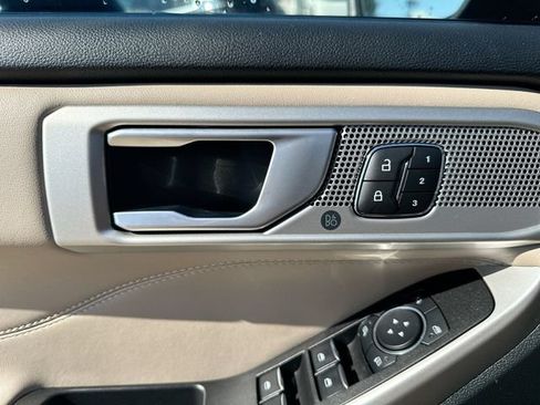 Used 2023 Ford Explorer Limited w/ Equipment Group 301A AWD/4WD image 47