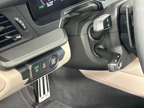 Certified 2025 Porsche 911 Carrera image 31