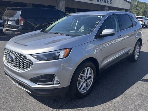 Used 2023 Ford Edge SEL w/ Convenience Package AWD/4WD image 2