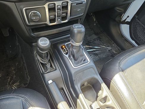 Used 2023 Jeep Wrangler Unlimited Sahara AWD/4WD image 28