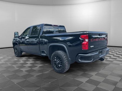 Used 2021 Chevrolet Silverado 2500 LT w/ Midnight Edition AWD/4WD image 3