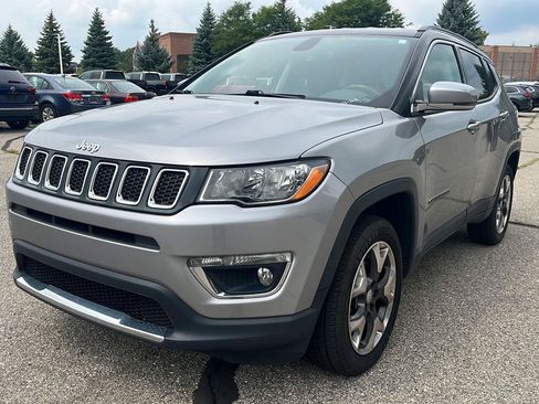 Used 2019 Jeep Compass Limited AWD/4WD image 4