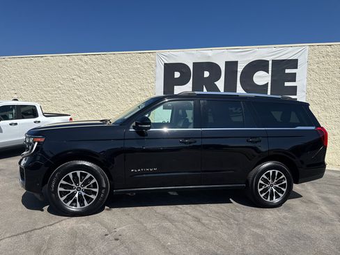 Used 2025 Ford Expedition Platinum AWD/4WD image 2