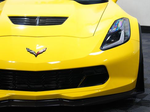 Used 2017 Chevrolet Corvette Z06 w/ Z07 Performance Package RWD image 10