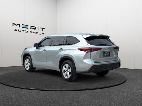 Used 2020 Toyota Highlander LE FWD image 7