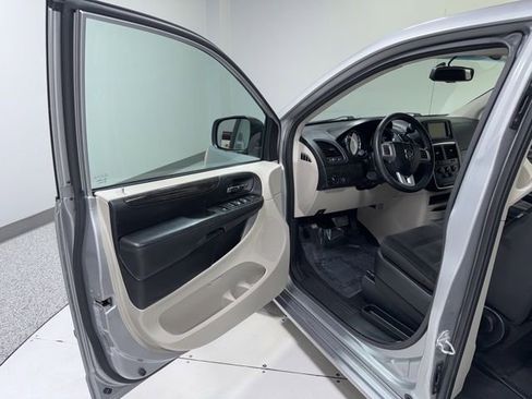 Used 2017 Dodge Grand Caravan SE w/ Power Window Group FWD image 9