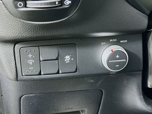 Used 2018 Kia Soul + image 16