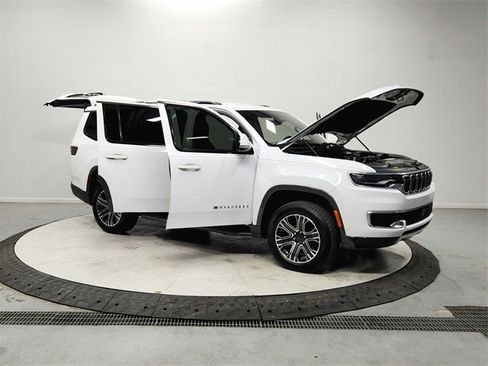 Used 2022 Jeep Wagoneer Series III image 9