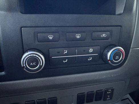 Used 2020 Nissan NV 3500 S image 27