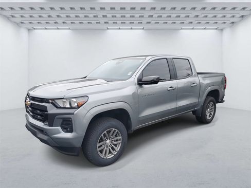 Used 2024 Chevrolet Colorado LT w/ LT Convenience Package image 2