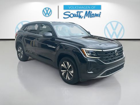 Used 2024 Volkswagen Atlas Cross Sport SE FWD image 1