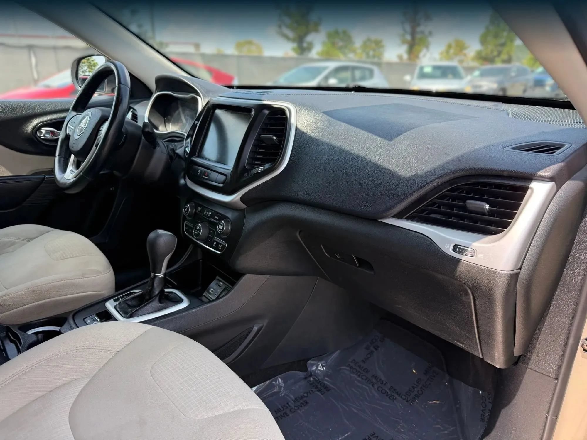 Used 2015 Jeep Cherokee Latitude w/ Comfort/Convenience Group FWD image 19
