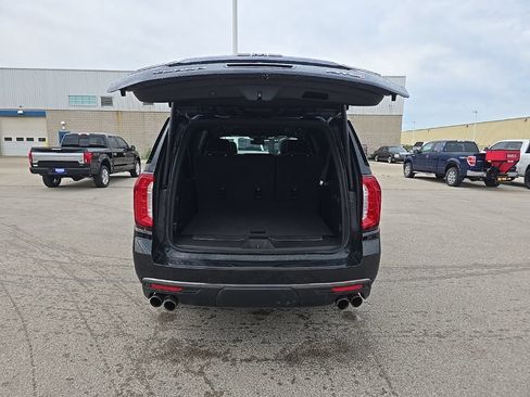 Used 2024 GMC Yukon XL AT4 w/ AT4 Premium Plus Package AWD/4WD image 6
