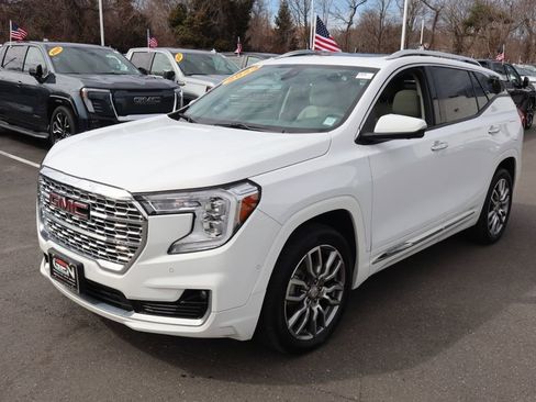Used 2023 GMC Terrain Denali w/ Denali Premium Package image 8