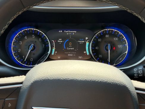 Used 2024 Chrysler Pacifica Touring-L FWD image 38