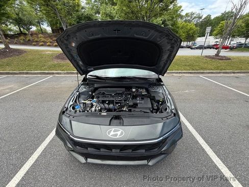 Used 2025 Hyundai Elantra SE FWD image 22