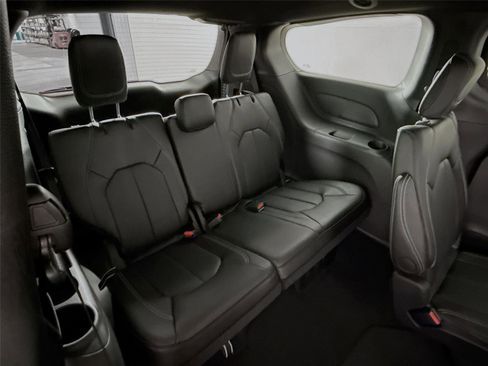New 2026 Chrysler Pacifica Select image 28
