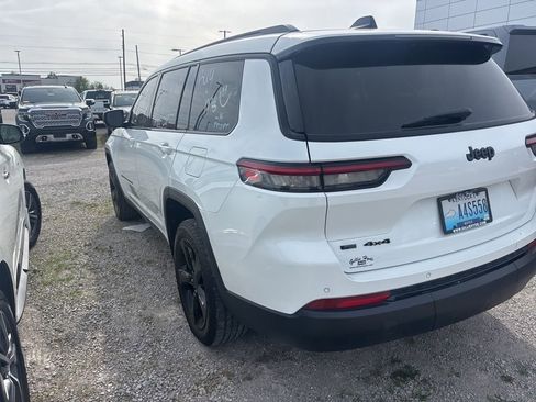 Used 2021 Jeep Grand Cherokee L Laredo image 4