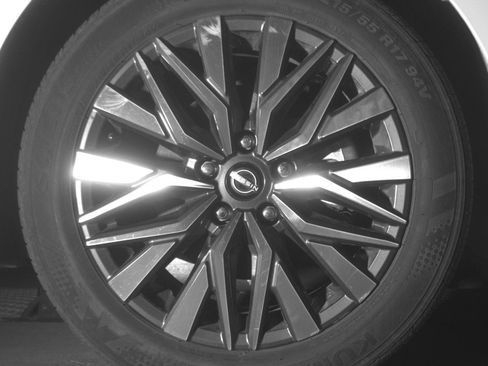 Used 2025 Nissan Altima 2.5 SV image 13