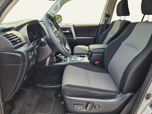 Used 2025 Toyota Camry SE w/ Convenience Package FWD image 38