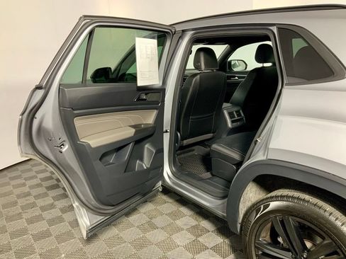 Used 2023 Volkswagen Atlas Cross Sport SEL R-Line AWD/4WD image 31