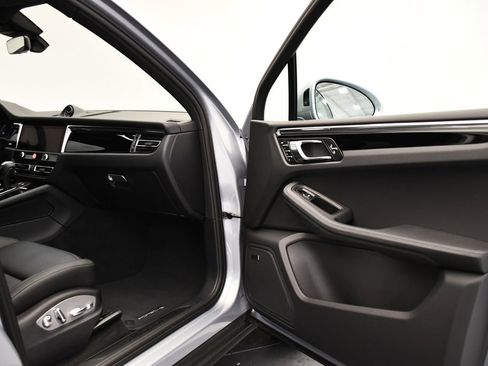 Certified 2026 Porsche Macan image 48