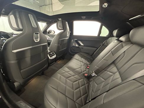 Used 2023 BMW 760i xDrive w/ Executive Package image 34