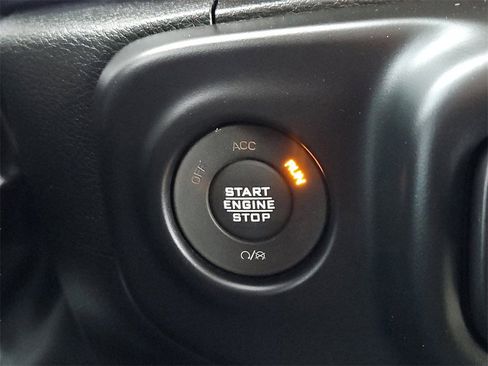 Used 2023 Jeep Wrangler Unlimited Sport image 18