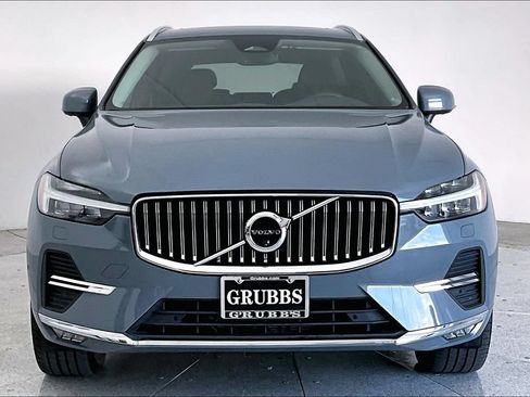 Certified 2023 Volvo XC60 B5 Plus AWD/4WD image 3