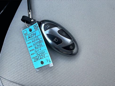 Used 2025 Hyundai Kona SE image 11